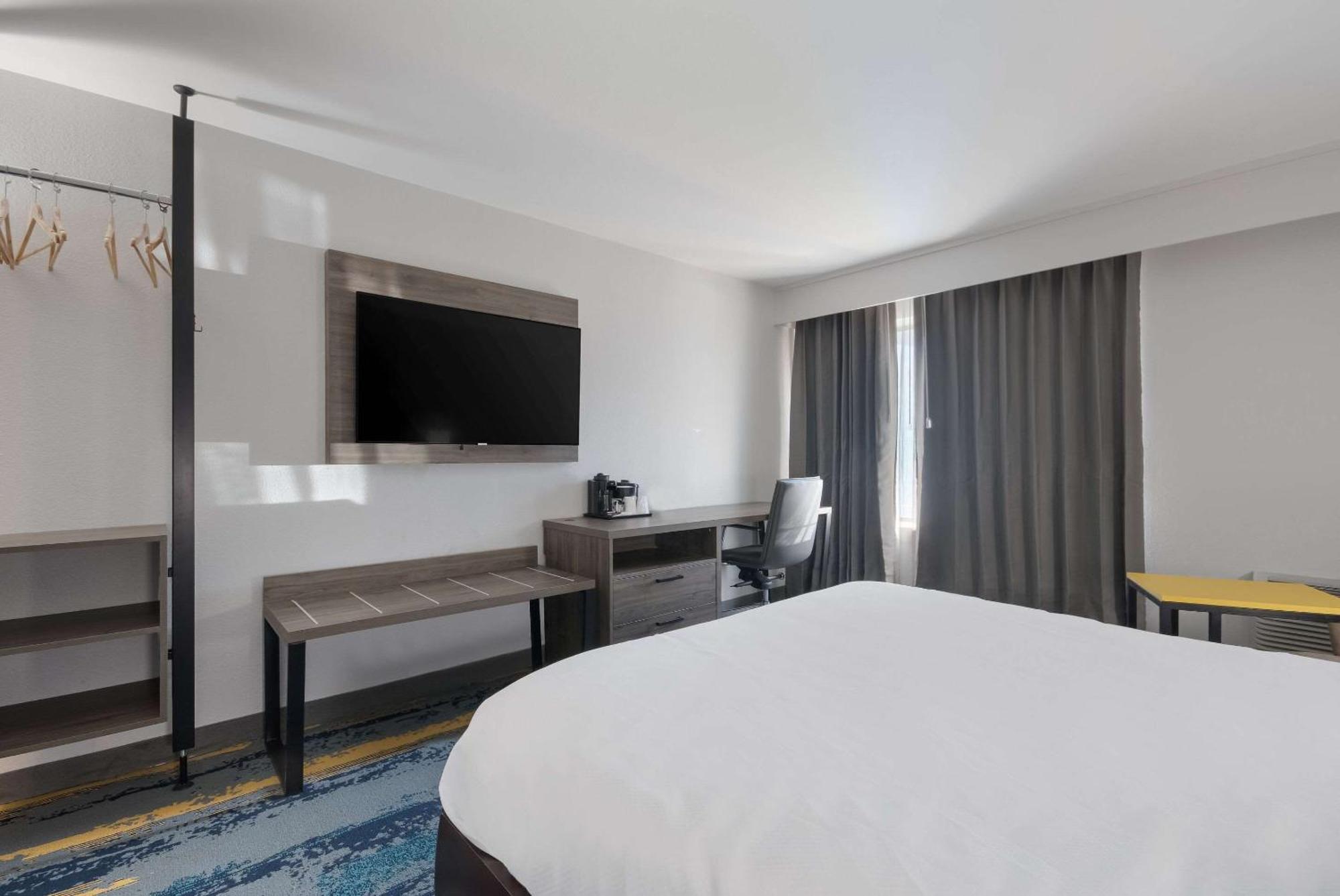 Clarion Pointe Okc Airport Hotel Oklahoma City